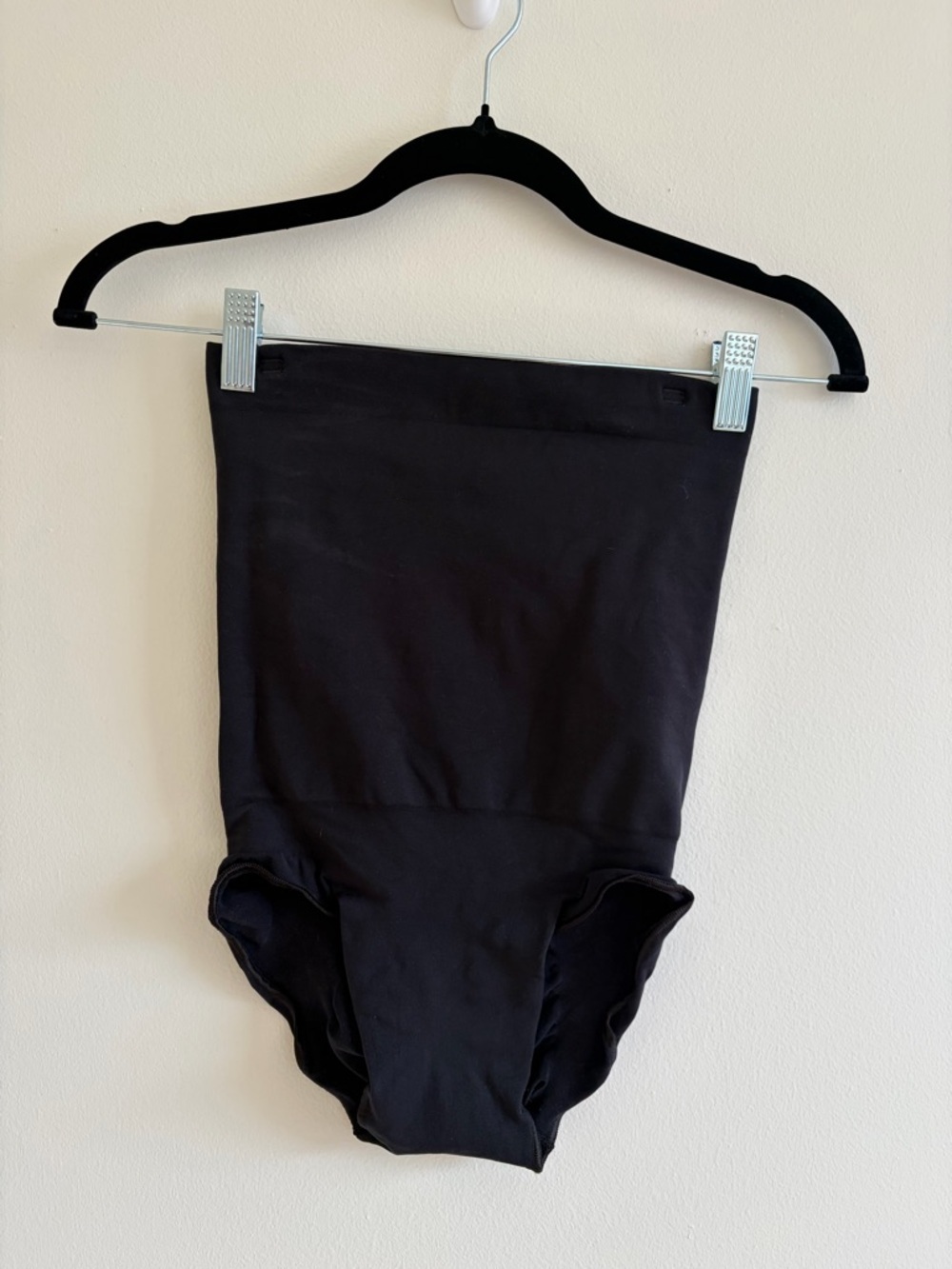 NWOT SKIMS Black High-Waist Shapewear Brief